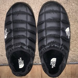Black n white north face comfy house shoes